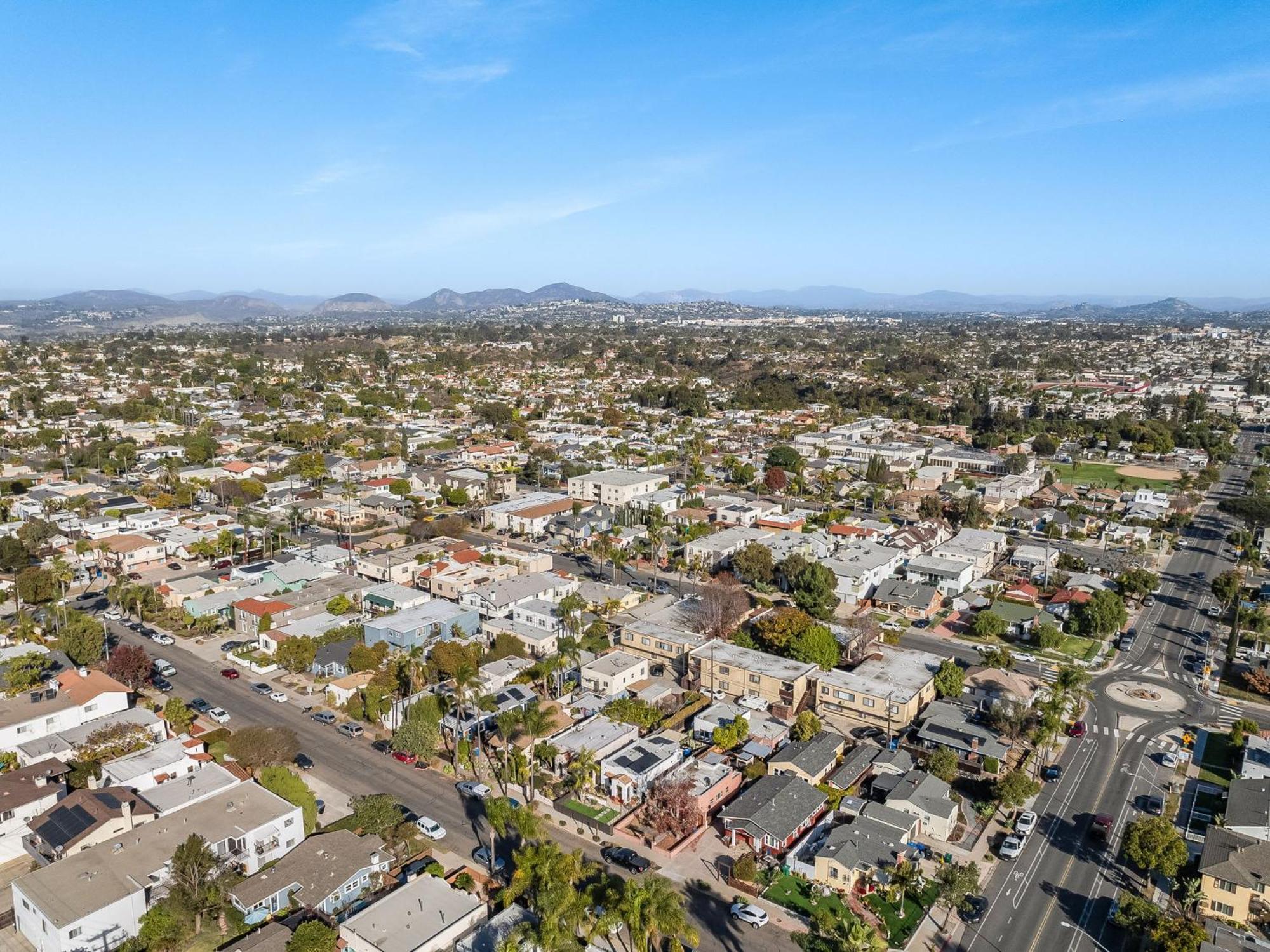 Navigate Laid-back Kensington Holiday home San Diego