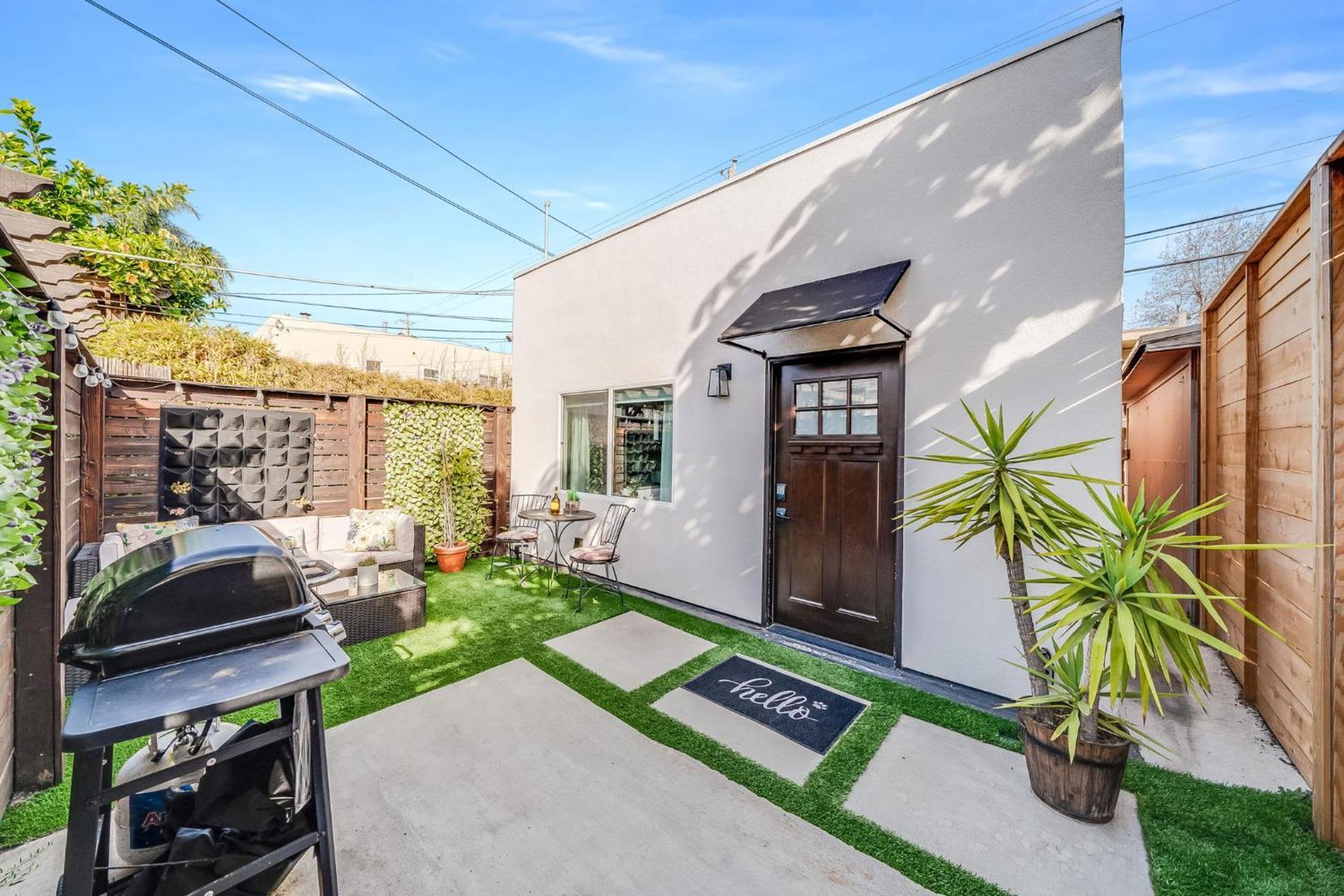 Navigate Laid-back Kensington Holiday home *