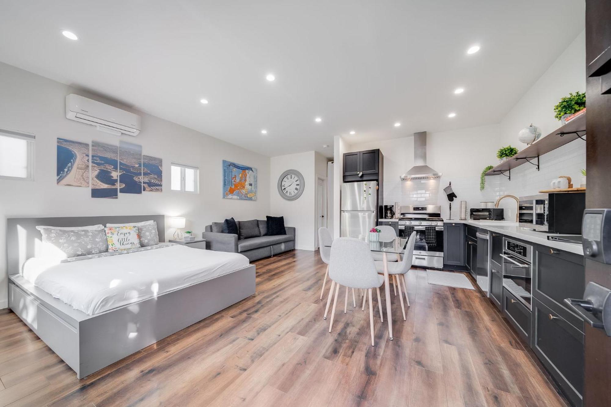 Navigate Laid-back Kensington Holiday home
