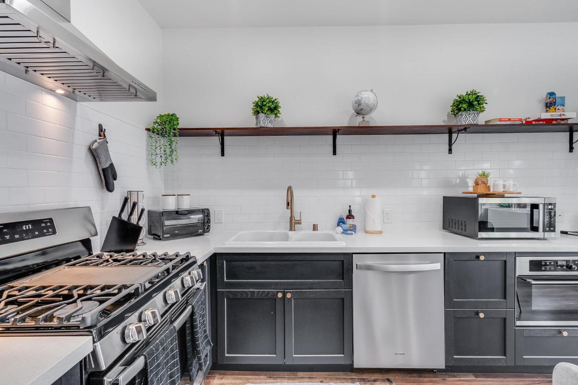 Navigate Laid-back Kensington Holiday home San Diego