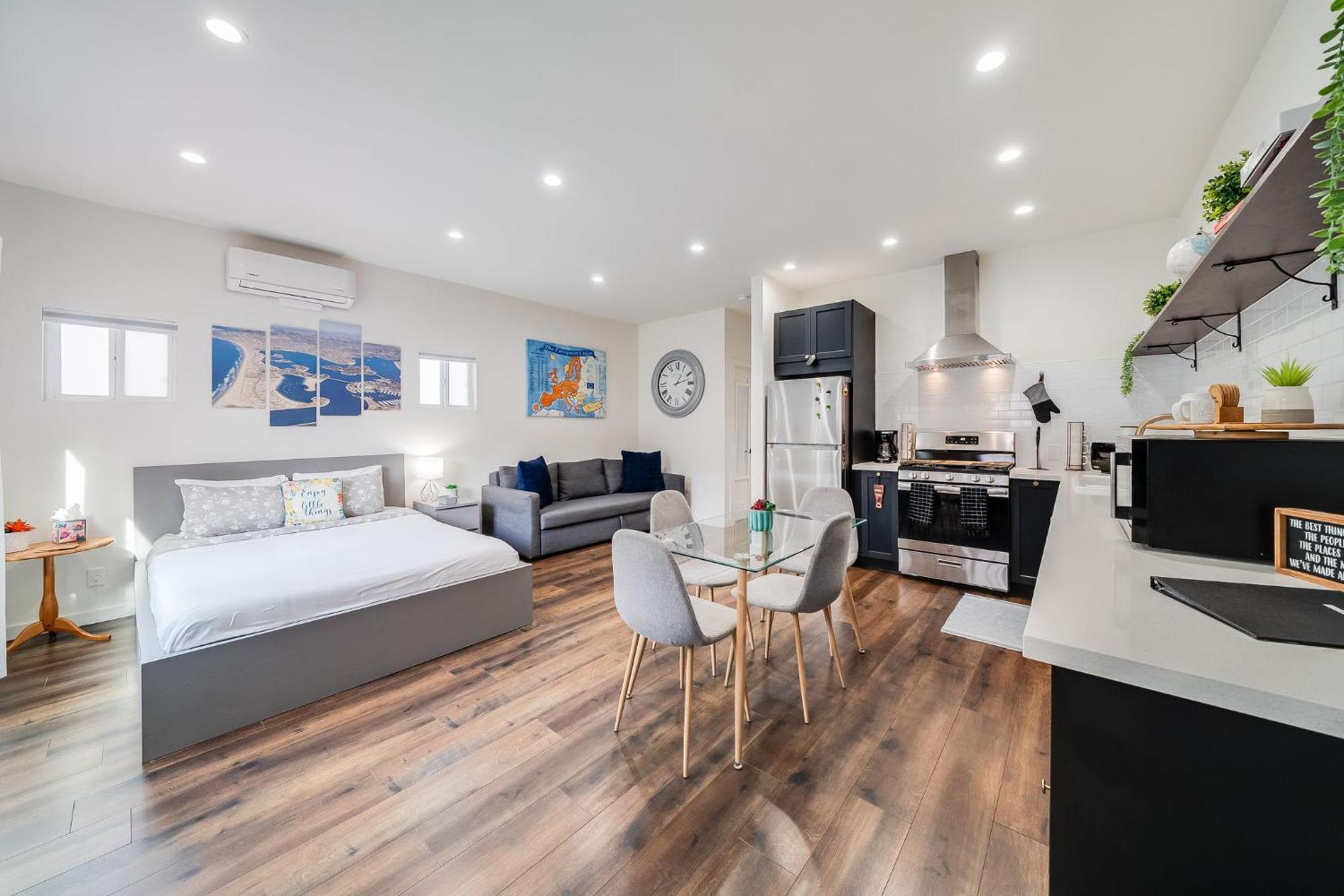 Navigate Laid-back Kensington Holiday home