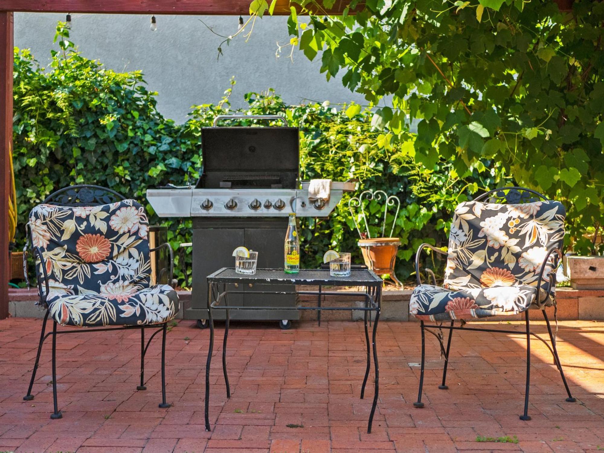 G2053 - Bay Park Garden Paradise *