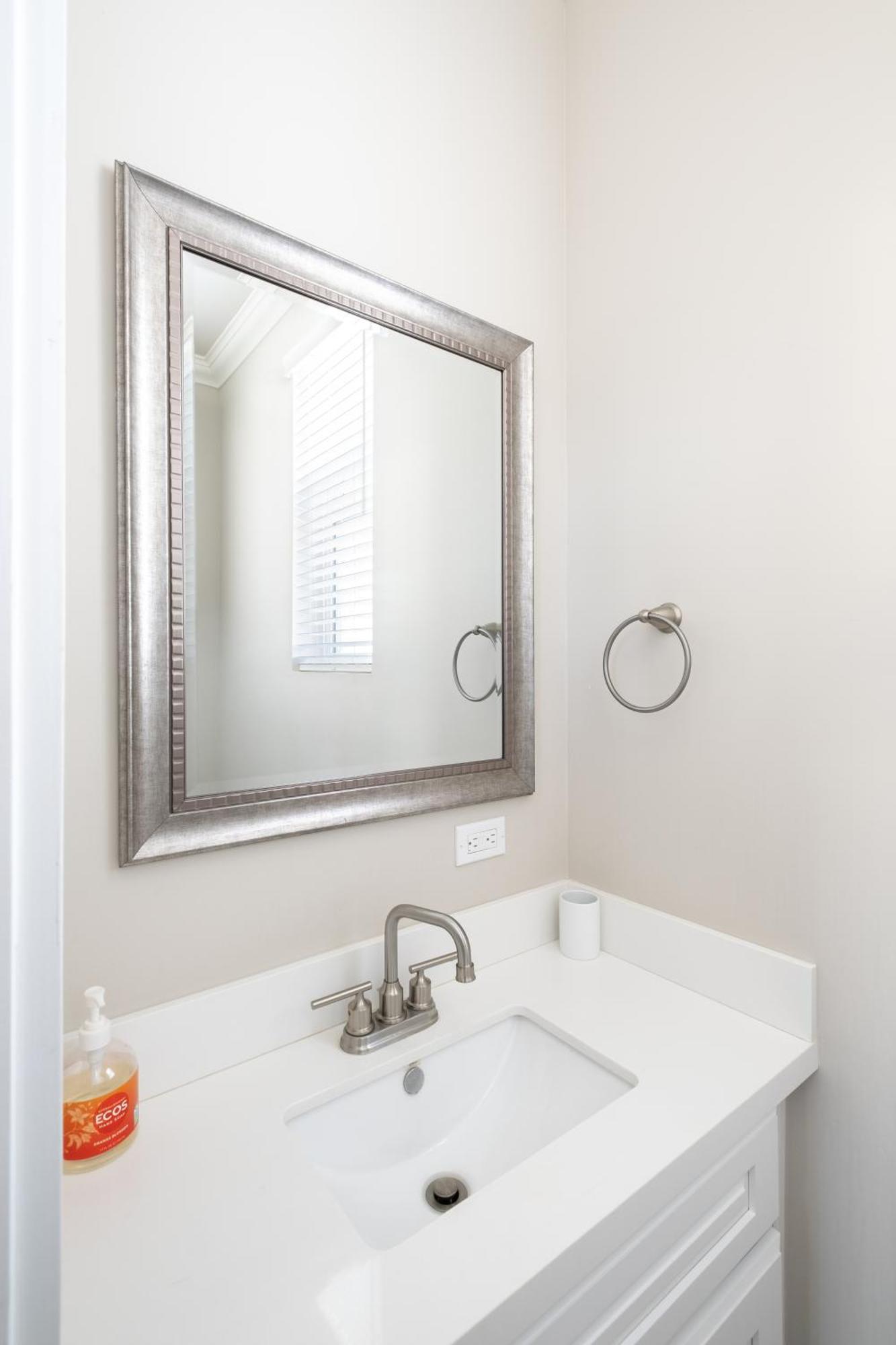 4048 Stylish In Hillcrest Mission Hills *