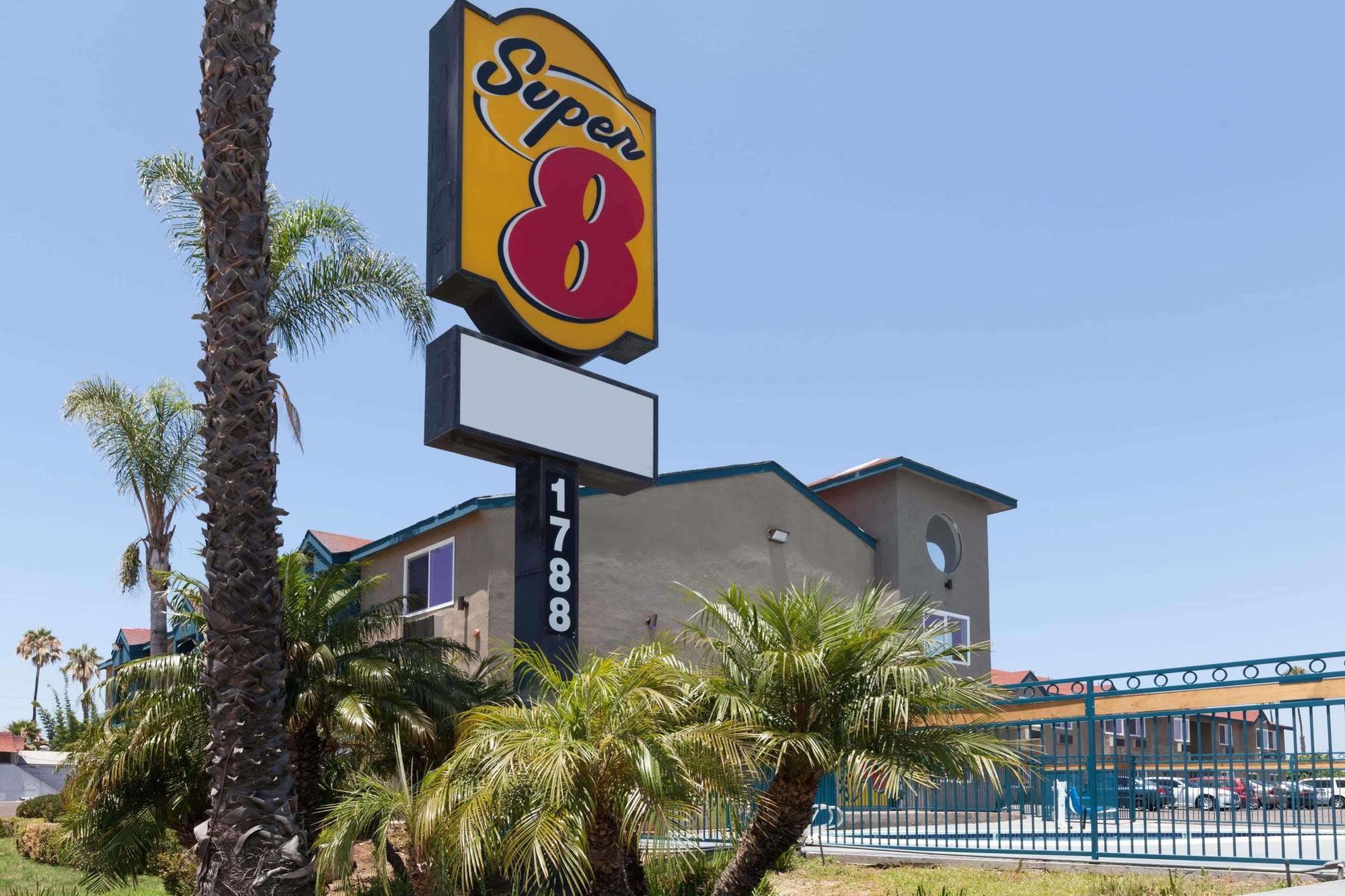 Super 8 By Wyndham San Diego/imperial San Diego