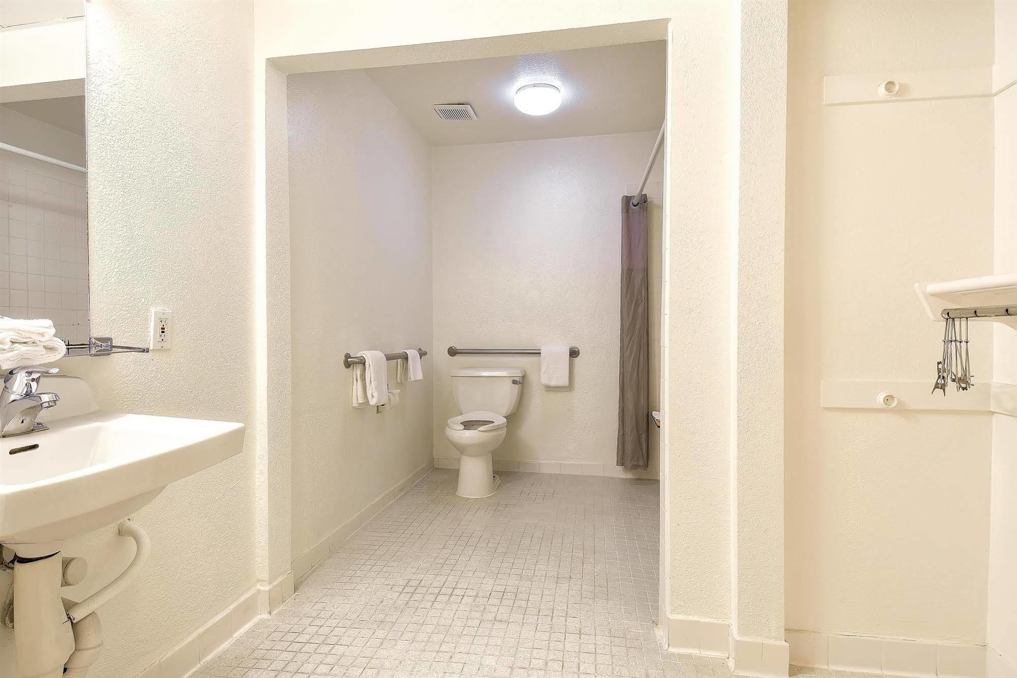Hotel 6-san Diego, Ca - Downtown